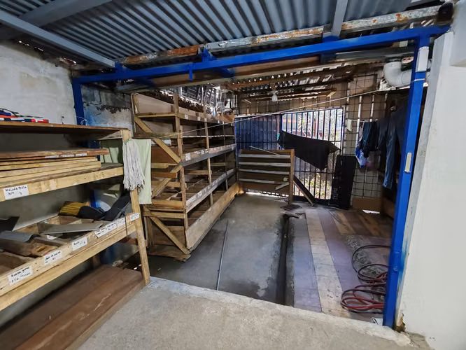 Venta de Propiedad Comercial y Bodega en calle Principal de Heredia