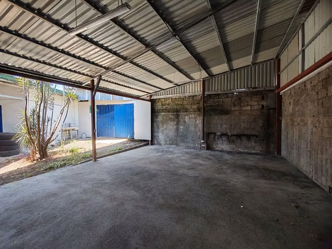 Venta de Propiedad Comercial y Bodega en calle Principal de Heredia