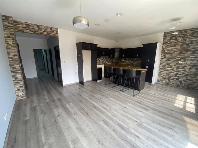 APARTAMENTO AMPLIO EN ROHRMOSER - Imagen 2