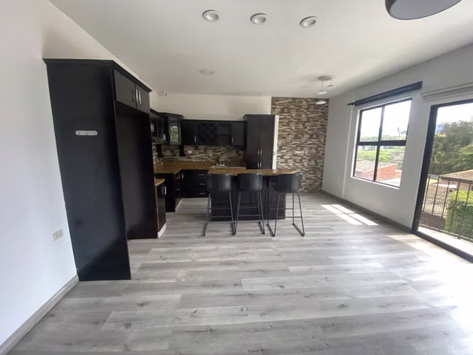 APARTAMENTO AMPLIO EN ROHRMOSER - Imagen 3