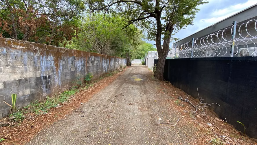 Lote en Huacas! 1.121 m² con Servicios Instalados, Privacidad y Potencial para Airbnb o Desarrollo - Imagen 7