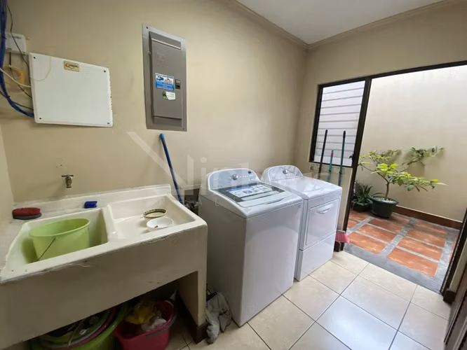 id 37483  Venta de casa en condominio de lujo en Curridabat. - Imagen 10