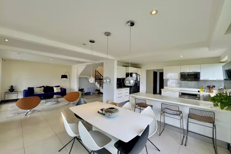 Se Vende Casa de 3 niveles en Escazú, Condominio Vistas de Escazú - Imagen 4