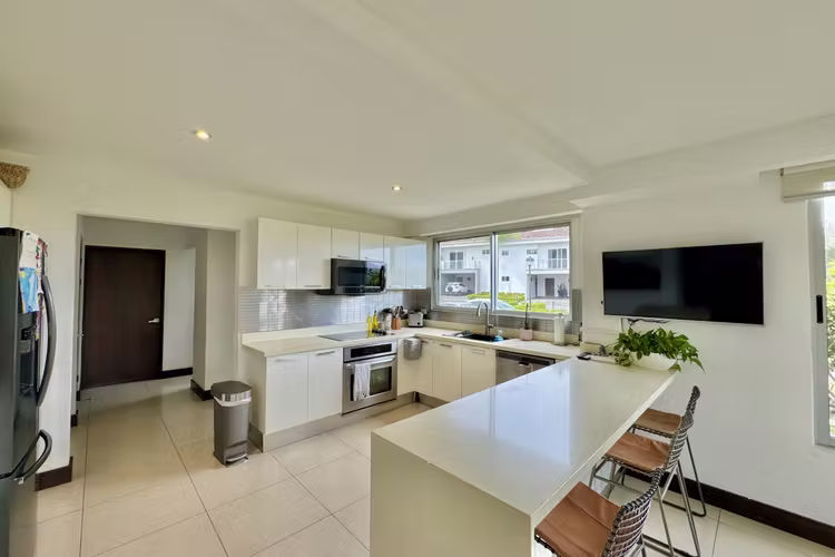 Se Vende Casa de 3 niveles en Escazú, Condominio Vistas de Escazú - Imagen 2