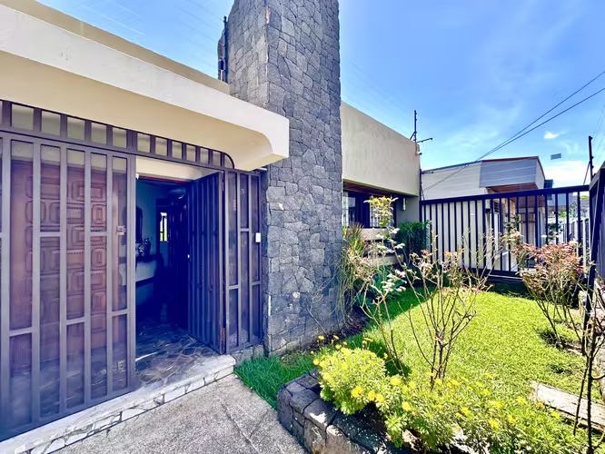 SE VENDE CASA EN SABANA SUR USO MIXTO Y RESIDENCIAL
