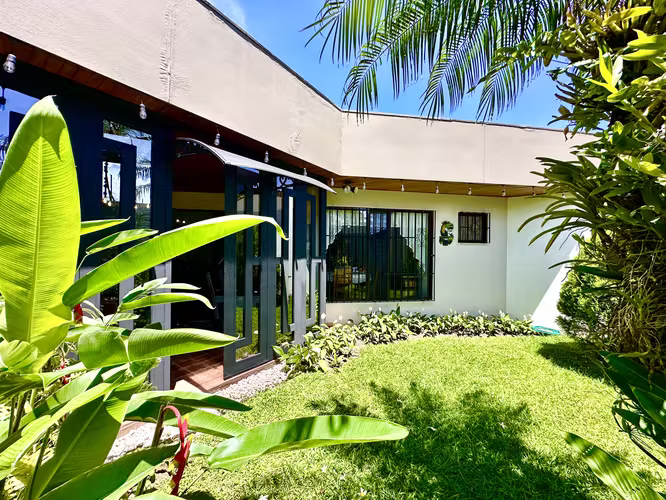 SE VENDE CASA EN SABANA SUR USO MIXTO Y RESIDENCIAL