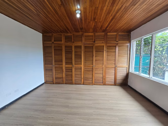 VENTA DE CASA EN ROHRMOSER OPORTUNIDAD