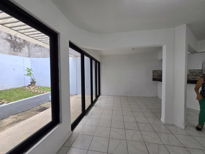 VENTA DE CASA EN ROHRMOSER OPORTUNIDAD