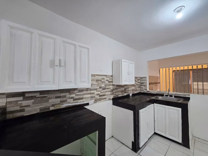 VENTA DE CASA EN ROHRMOSER OPORTUNIDAD