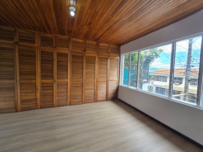 VENTA DE CASA EN ROHRMOSER OPORTUNIDAD