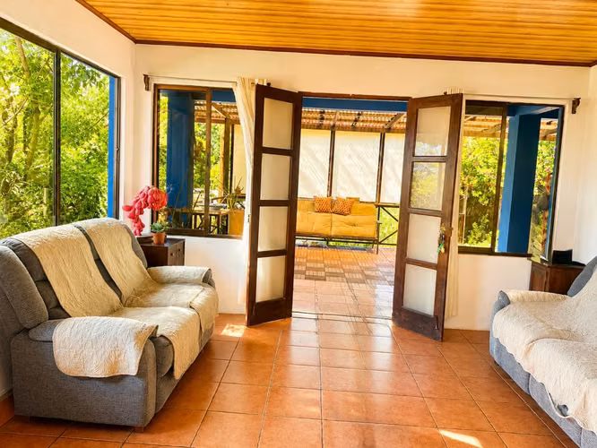 Venta de propiedad con dos Casas Condominio Mallorquina, Esparza - Imagen 4