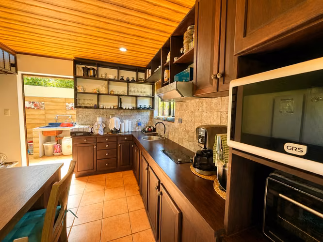 Venta de propiedad con dos Casas Condominio Mallorquina, Esparza - Imagen 5