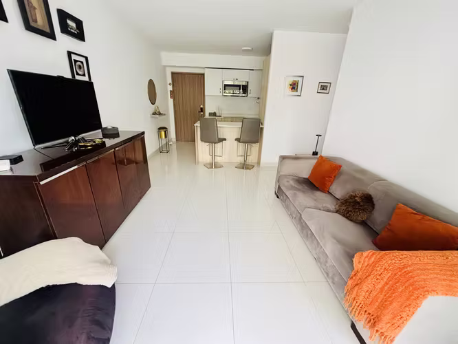 Rebajado. Totalmente amueblado, rodeado de naturaleza en Condominio en Rio Oro, Santa Ana.