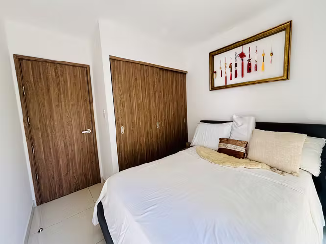 Rebajado. Totalmente amueblado, rodeado de naturaleza en Condominio en Rio Oro, Santa Ana.