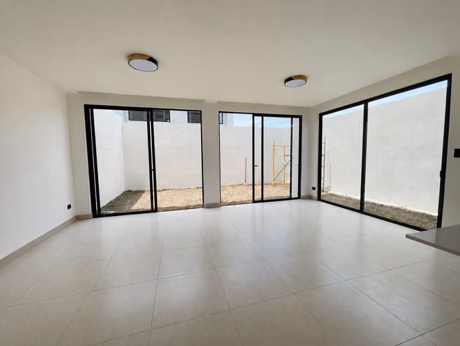 Lindora Village Casa Nueva · Santa Ana, San José · 3 hab · 185 m² - Imagen 2