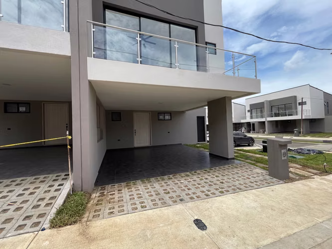 Lindora Village Casa Nueva · Santa Ana, San José · 3 hab · 185 m²