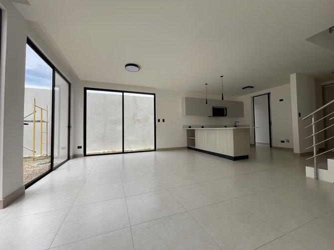 Lindora Village Casa Nueva · Santa Ana, San José · 3 hab · 185 m²
