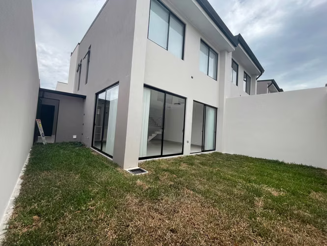 Lindora Village Casa Nueva · Santa Ana, San José · 3 hab · 185 m²