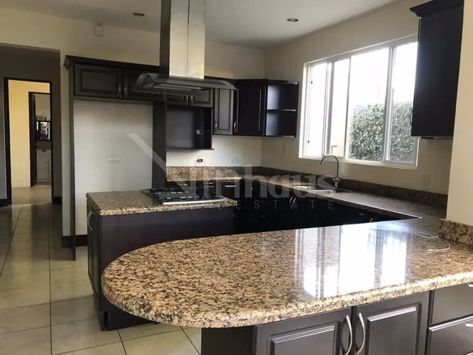 id 39193 Venta de casa en condominio pequeño en Lomas de Curridabat - Imagen 3