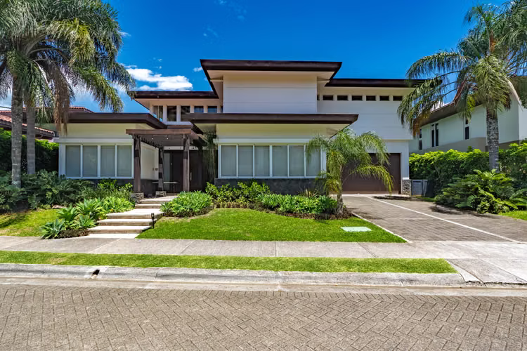 HOUSE FOR SALE IN HACIENDA DEL SOL