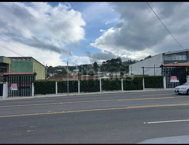 id # 40773 Venta de Casa Comercial sobre calle vieja a Tres Ríos.