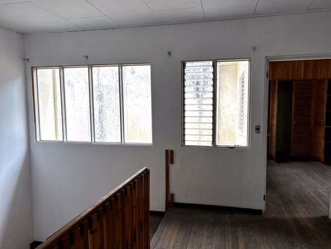 ¡OPORTUNIDAD DE INVERSIÓN! Gran terreno de 373 m²  y 472 m² con alto potencial. - Imagen 5