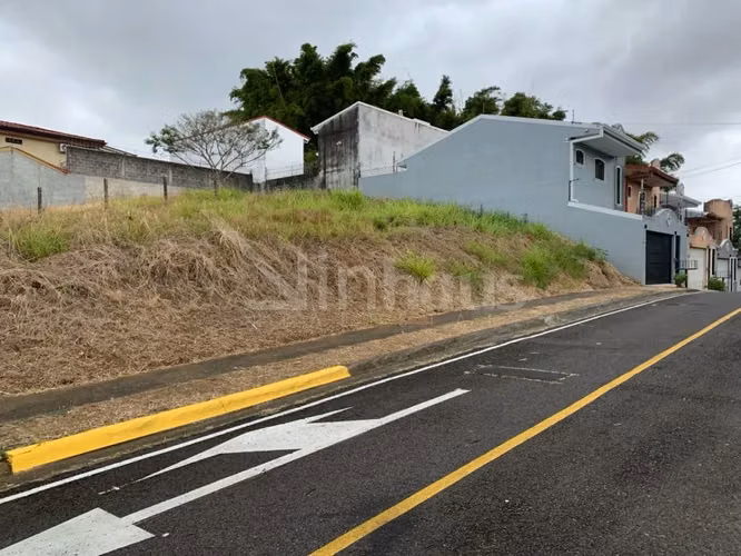 id 36712 Lote esquinero en venta. Lomas de Ayarco Sur, Curridabat.