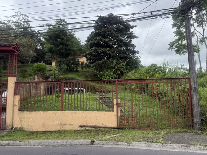 3 Lots= 2 Casas + Lote, =1,446 m² de bienes raices-Premium de Uso Mixto -Ciudad Quesada
