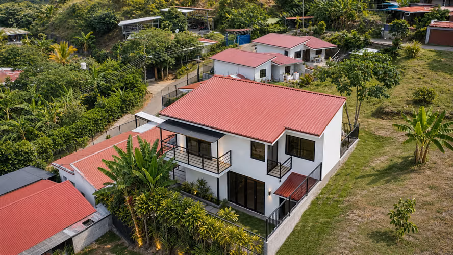 Se Vende Casa en San Gabriel de Aserrí, (Financiamiento Bancario del 99%)-1