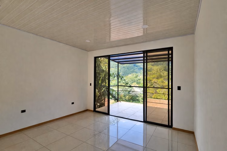 Se Vende Casa en San Gabriel de Aserrí, (Financiamiento Bancario del 99%)-1