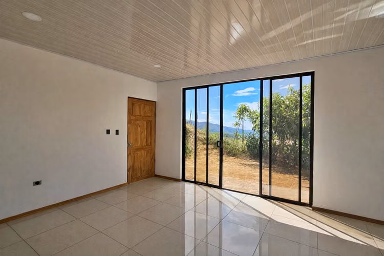 Se Vende Casa en San Gabriel de Aserrí, (Financiamiento Bancario del 99%)-1