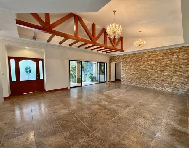 SE VENDE Residencia de una Planta en Ciudad Colón.  2119 m² de Terreno - Imagen 5