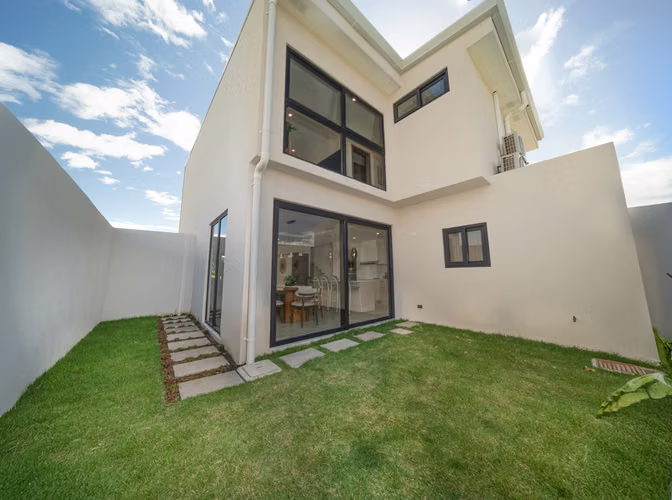 EXCLUSIVO Y MODERNO. FULL AMENIDADES. CASAS EN CONDOMINIO. BELEN DE  HEREDIA