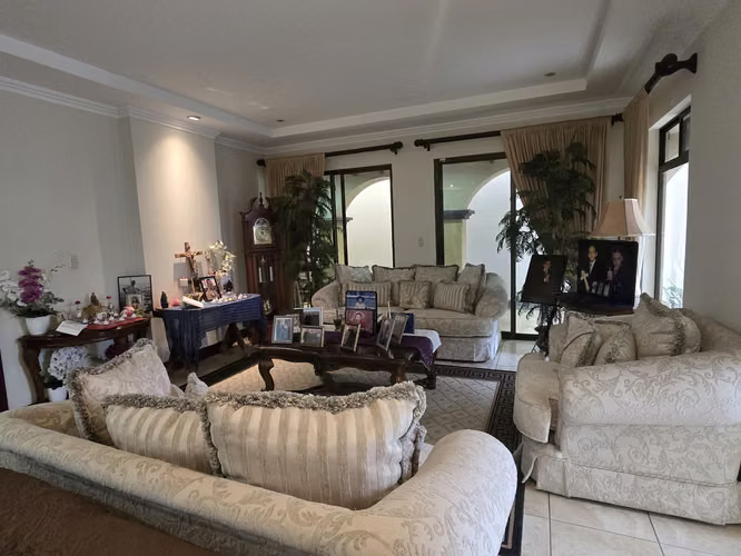 VENTA DE CASA DE 4 HABITACIONES EN PINARES, CURRIDABAT (JK)