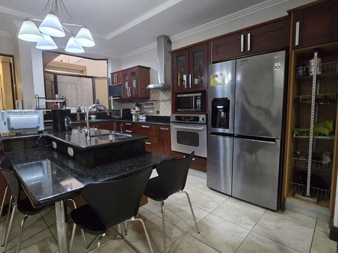VENTA DE CASA DE 4 HABITACIONES EN PINARES, CURRIDABAT (JK)