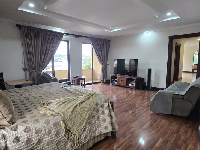 VENTA DE CASA DE 4 HABITACIONES EN PINARES, CURRIDABAT (JK)
