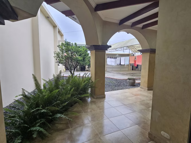 VENTA DE CASA DE 4 HABITACIONES EN PINARES, CURRIDABAT (JK)