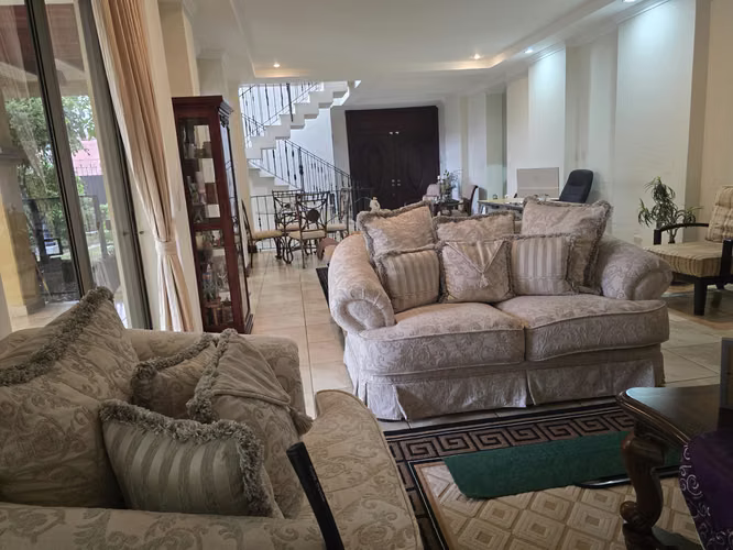 VENTA DE CASA DE 4 HABITACIONES EN PINARES, CURRIDABAT (JK)