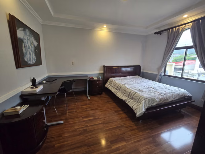 VENTA DE CASA DE 4 HABITACIONES EN PINARES, CURRIDABAT (JK)
