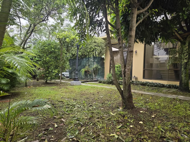 VENTA DE CASA DE 4 HABITACIONES EN PINARES, CURRIDABAT (JK)