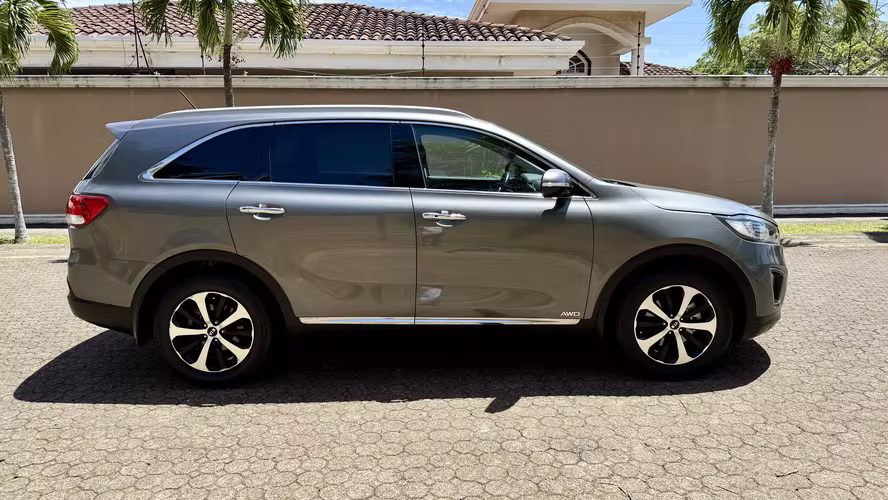 Kia Sorento año 2018 automático Récord de agencia 4x4 versión nacional un solo dueño 7 pasajeros Impecable!!