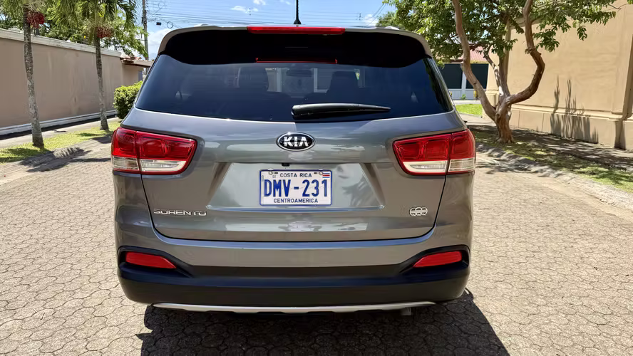 Kia Sorento año 2018 automático Récord de agencia 4x4 versión nacional un solo dueño 7 pasajeros Impecable!!
