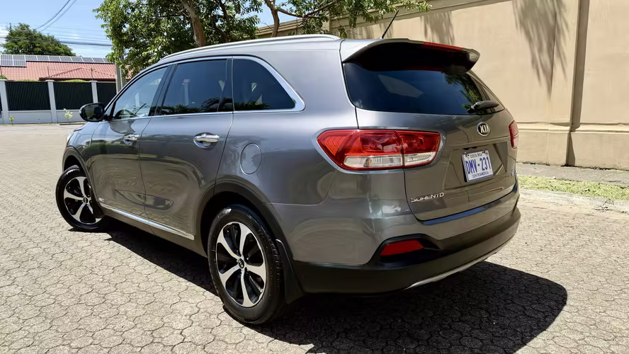 Kia Sorento año 2018 automático Récord de agencia 4x4 versión nacional un solo dueño 7 pasajeros Impecable!!