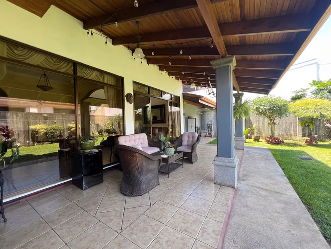 Se vende amplia casa San Pablo de Heredia - Imagen 13