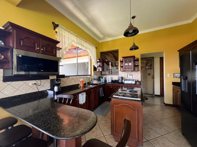 Se vende amplia casa San Pablo de Heredia - Imagen 9