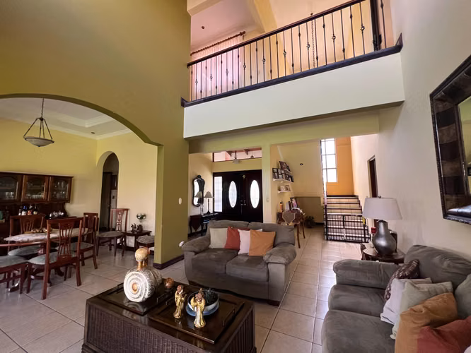 Se vende amplia casa San Pablo de Heredia - Imagen 5