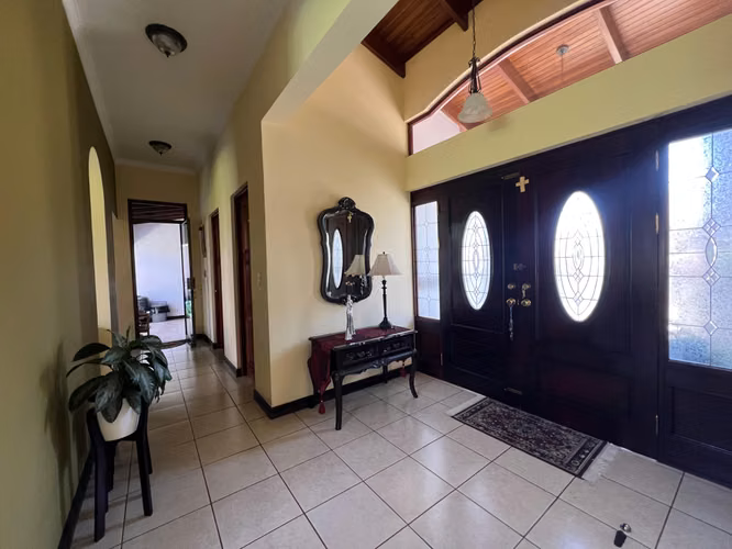 Se vende amplia casa San Pablo de Heredia - Imagen 8