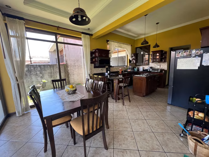 Se vende amplia casa San Pablo de Heredia - Imagen 7