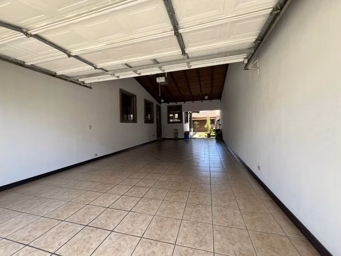 Se vende amplia casa San Pablo de Heredia - Imagen 6
