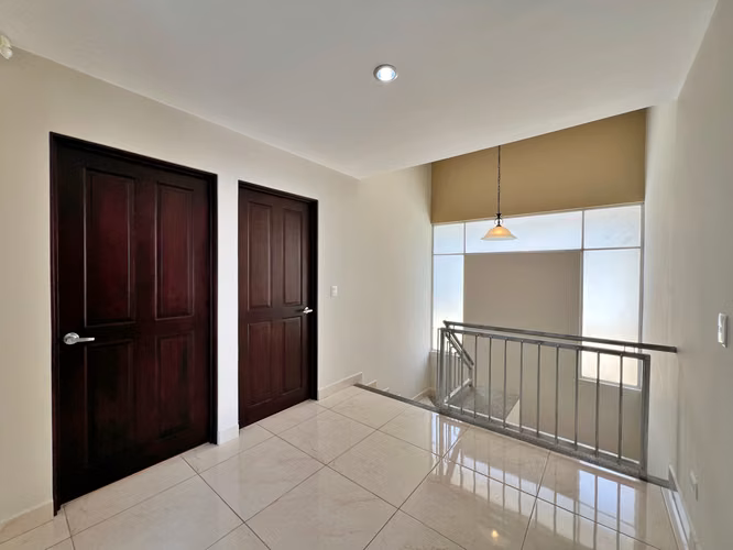 Venta casa contemporánea esquinera con jardín, Sabanilla. (MN) - Imagen 12
